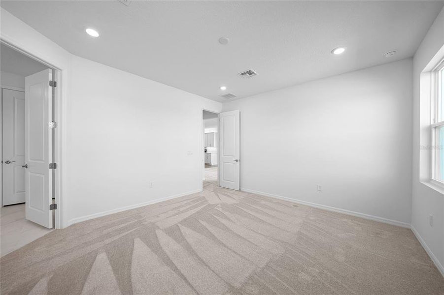 Spacious, unfurnished interior of a new home in Turnleaf, Punta Gorda (Image 29).