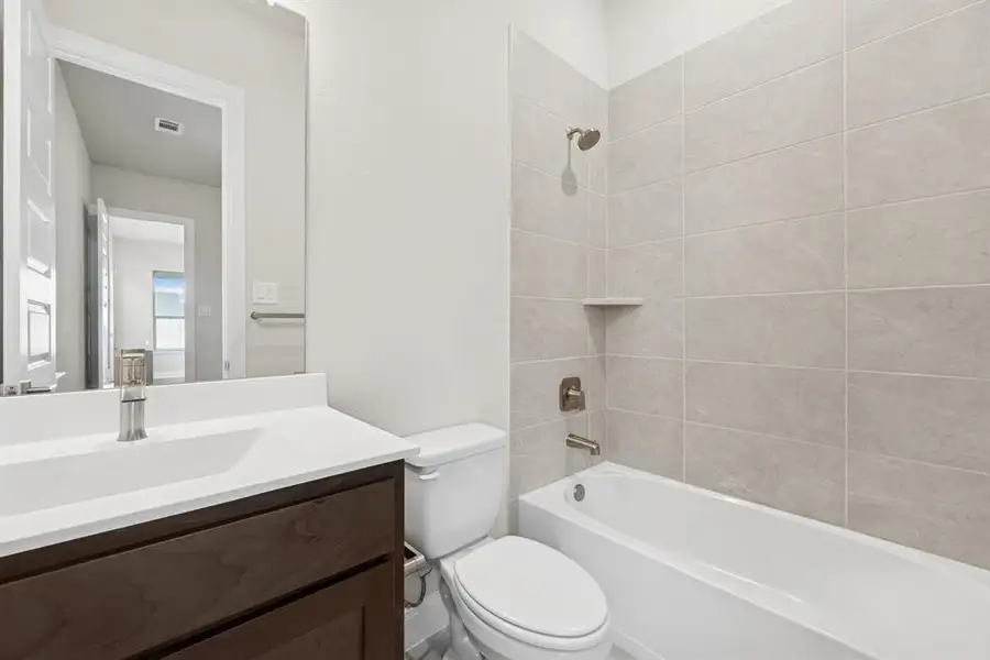 Furnished interior view inside a new home in Myrtle Creek, Waxahachie (Image 6).