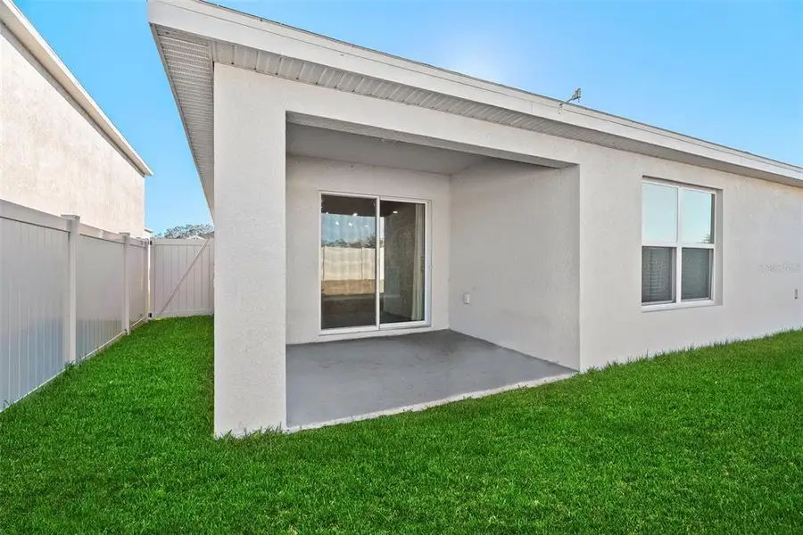 Exterior details and patio area of a home in Pine Creek, Spring Hill (Image 4).