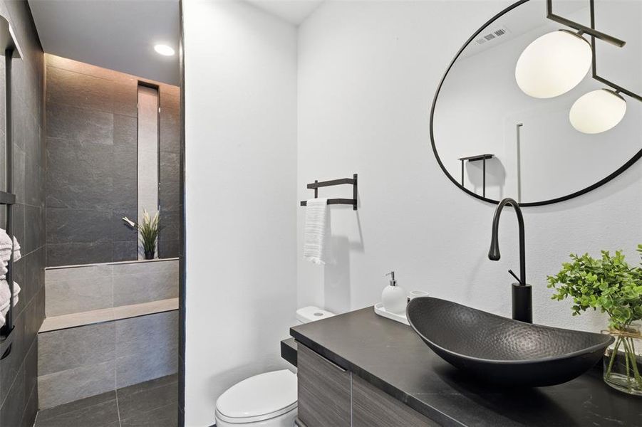 Furnished interior view inside a new home in , Dallas (Image 16).