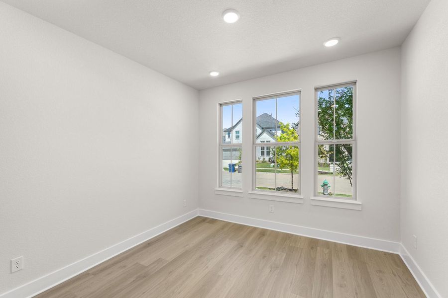 Spacious, unfurnished interior of a new home in Union Park, Little Elm (Image 16).