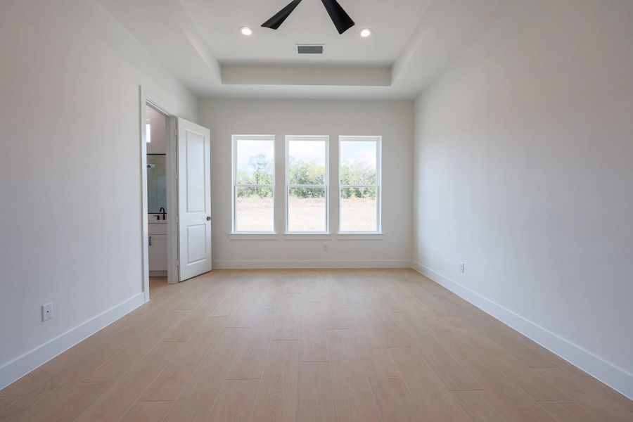 Spacious, unfurnished interior of a new home in , Dayton (Image 12).