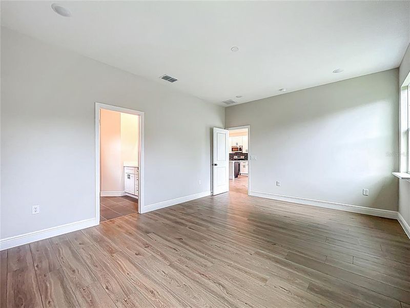 Spacious, unfurnished interior of a new home in , Eustis (Image 13).