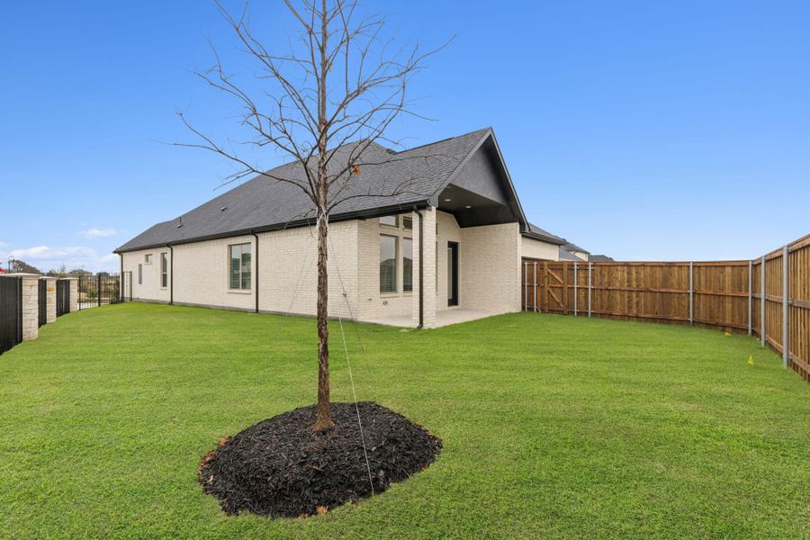 Exterior details and patio area of a home in Talia, Mesquite (Image 3).