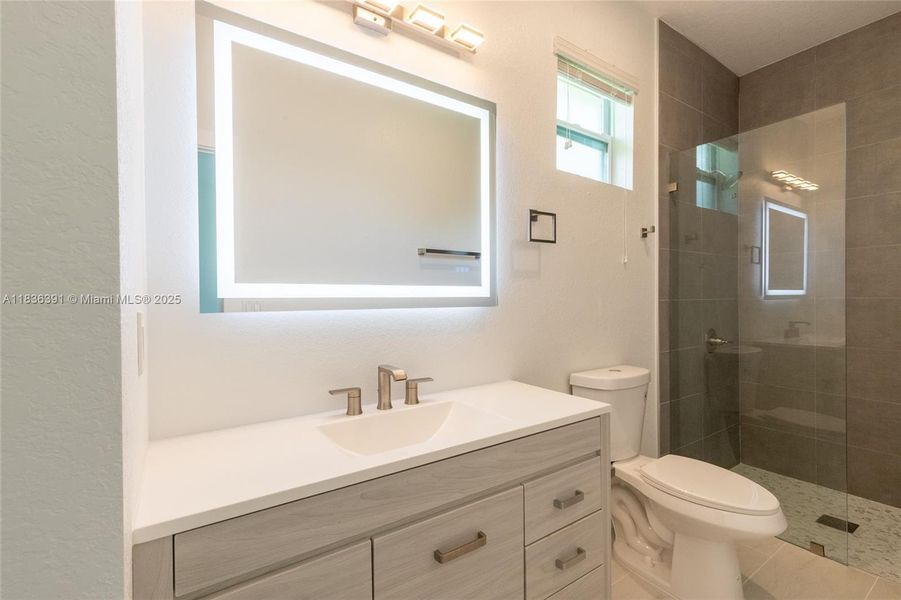 Furnished interior view inside a new home in , Lake Placid (Image 7).