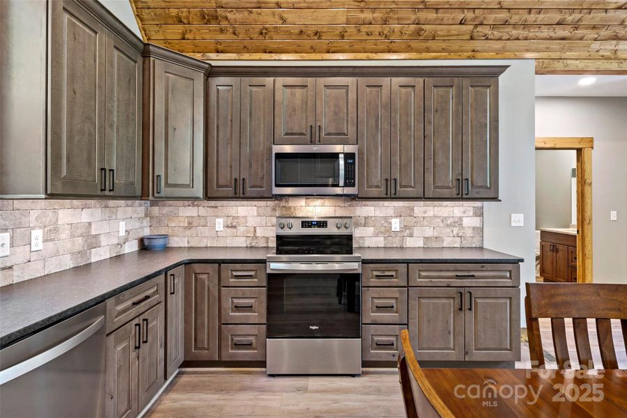 Lots of counter space Lots of counter space