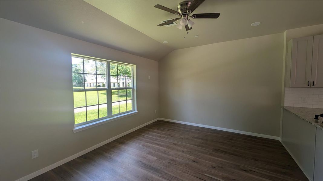 Spacious, unfurnished interior of a new home in , Houston (Image 10).