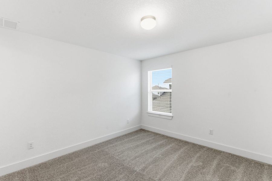 Spacious, unfurnished interior of a new home in Buffalo Crossing, Cibolo (Image 33).