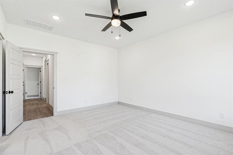 Spacious, unfurnished interior of a new home in , Granbury (Image 20). Spacious, unfurnished interior of a new home in , Granbury (Image 20).