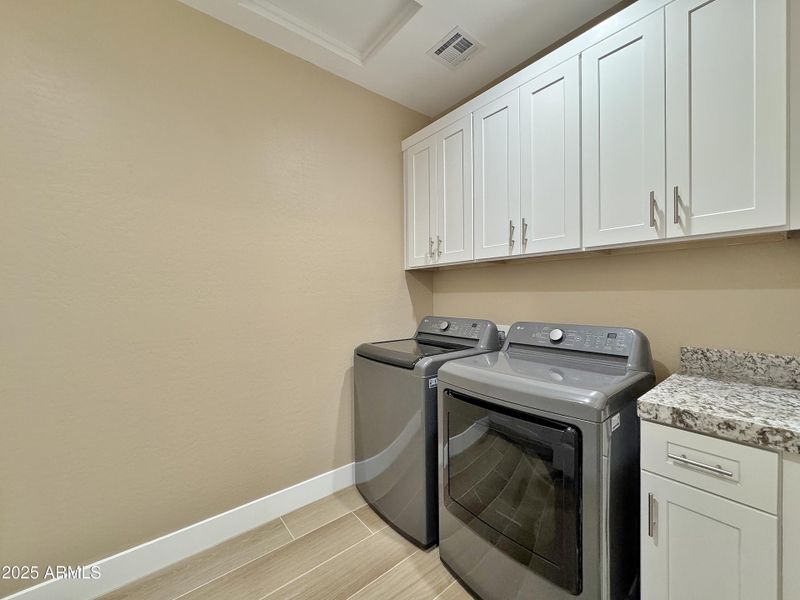 Utility roomw/washer & dryer