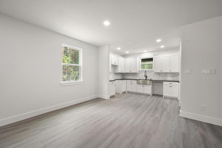 Spacious, unfurnished interior of a new home in , Tool (Image 18).