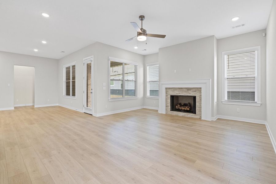 Spacious, unfurnished interior of a new home in Twin Oaks, Oakland (Image 13).
