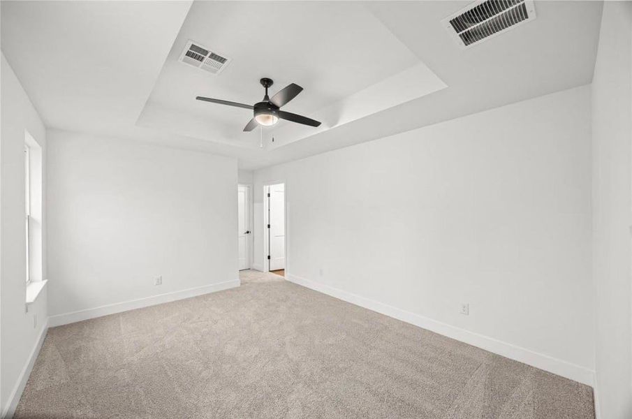Spacious, unfurnished interior of a new home in River Ranch Trails, Dayton (Image 11).