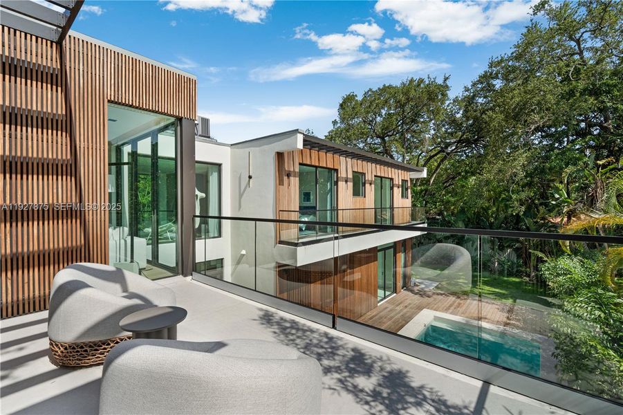 Exterior details and patio area of a home in , Miami (Image 26).