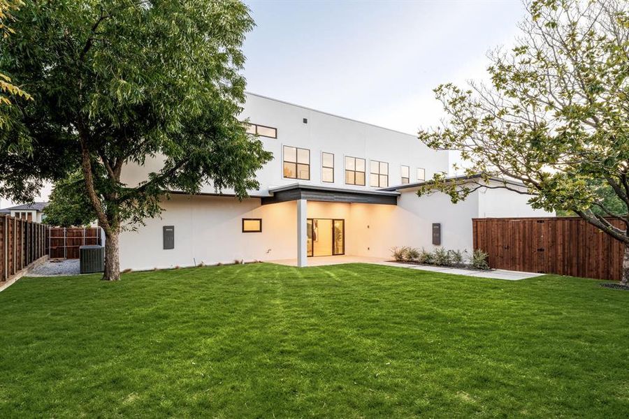 Exterior details and patio area of a home in , Dallas (Image 3).
