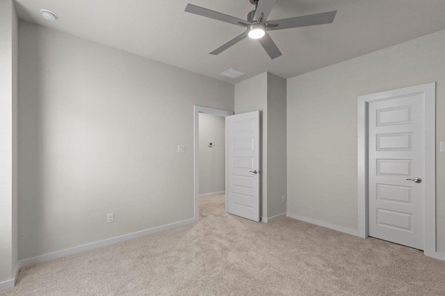 Spacious, unfurnished interior of a new home in Barton Creek Ranch, Conroe (Image 29).