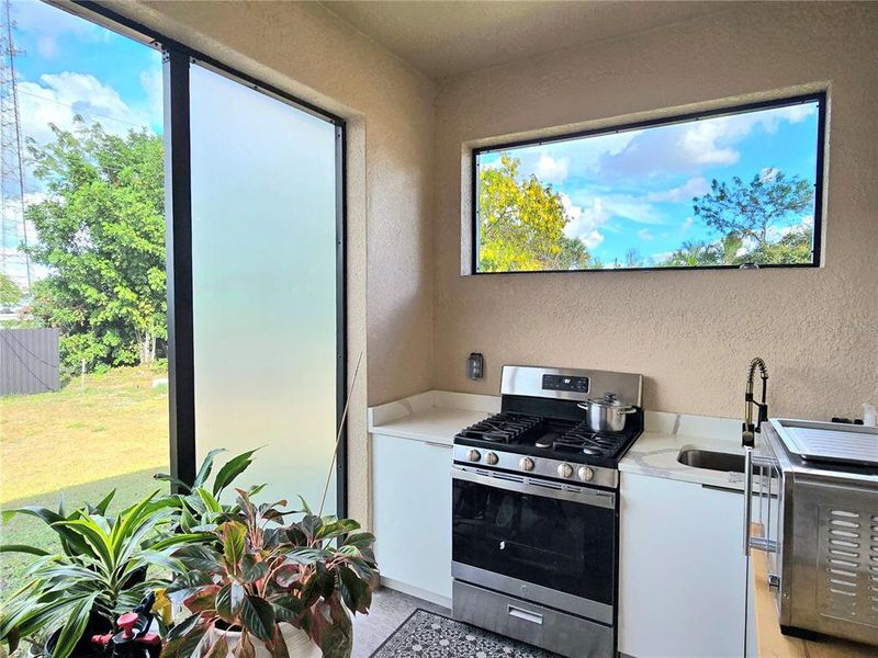Exterior details and patio area of a home in , Lehigh Acres (Image 4).