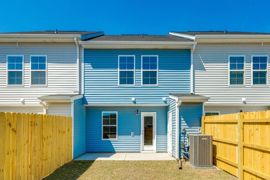 Exterior details and patio area of a home in Astoria, Columbia (Image 22).