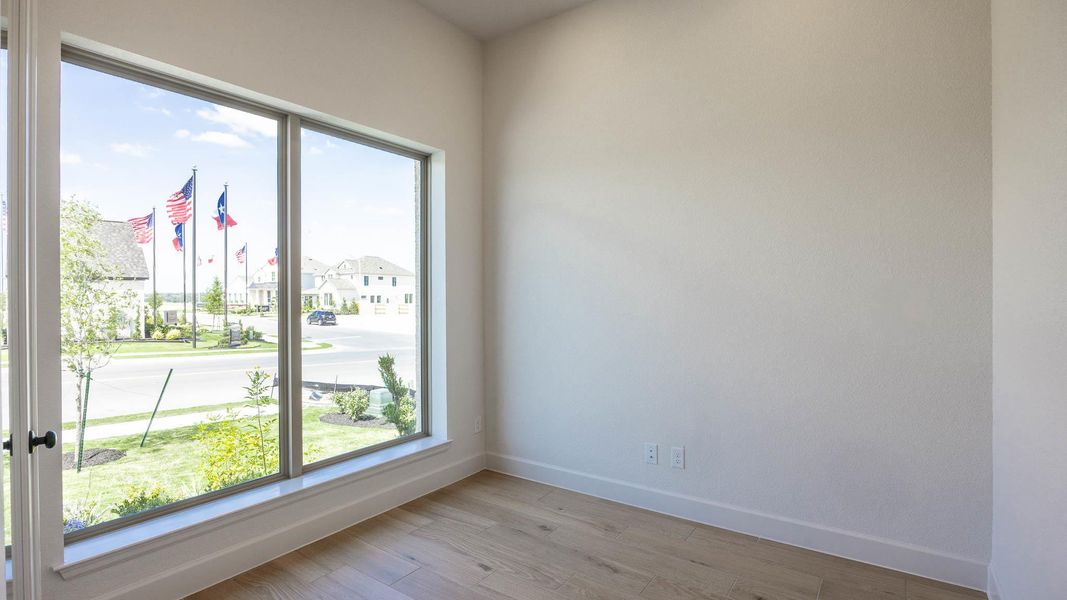 Spacious, unfurnished interior of a new home in Lariat 45', Liberty Hill (Image 12).