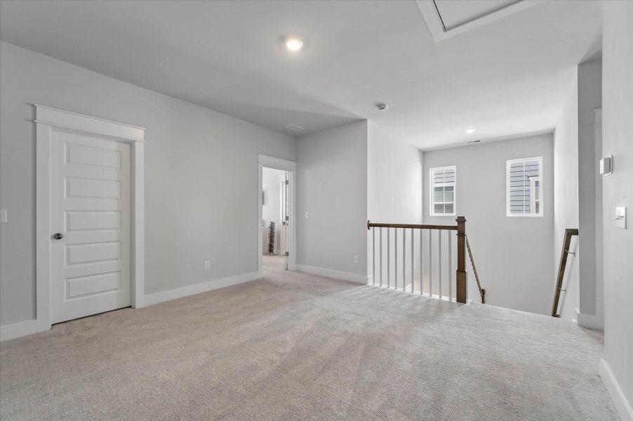 Spacious, unfurnished interior of a new home in Carnes Crossroads, Summerville (Image 21).