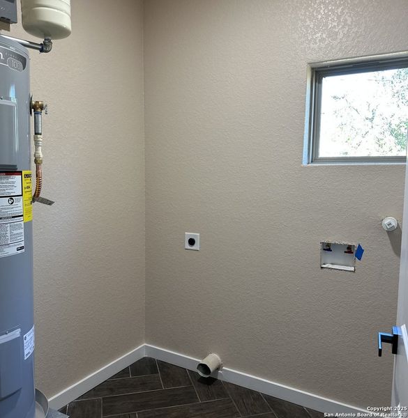 Spacious, unfurnished interior of a new home in , San Antonio (Image 17).