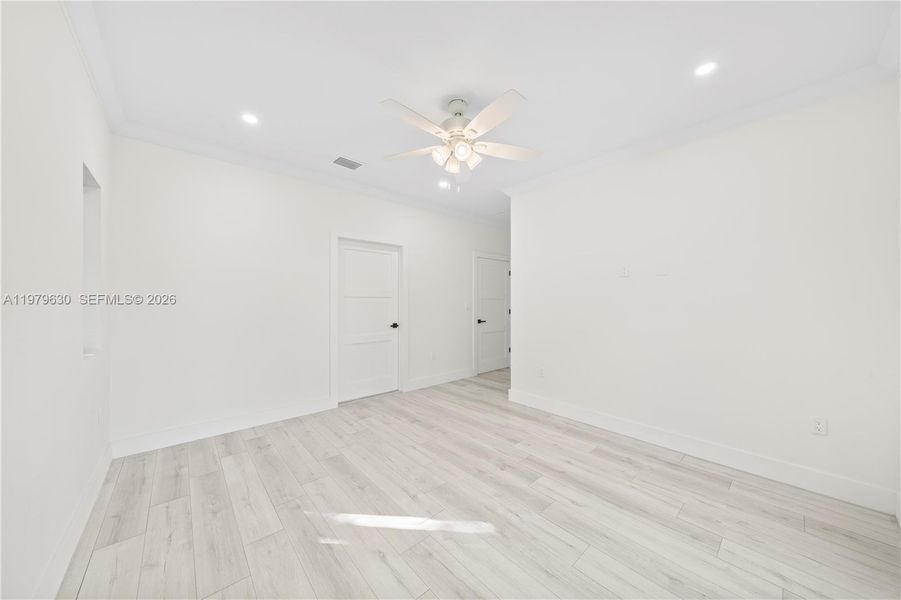 Spacious, unfurnished interior of a new home in , Miami (Image 18).