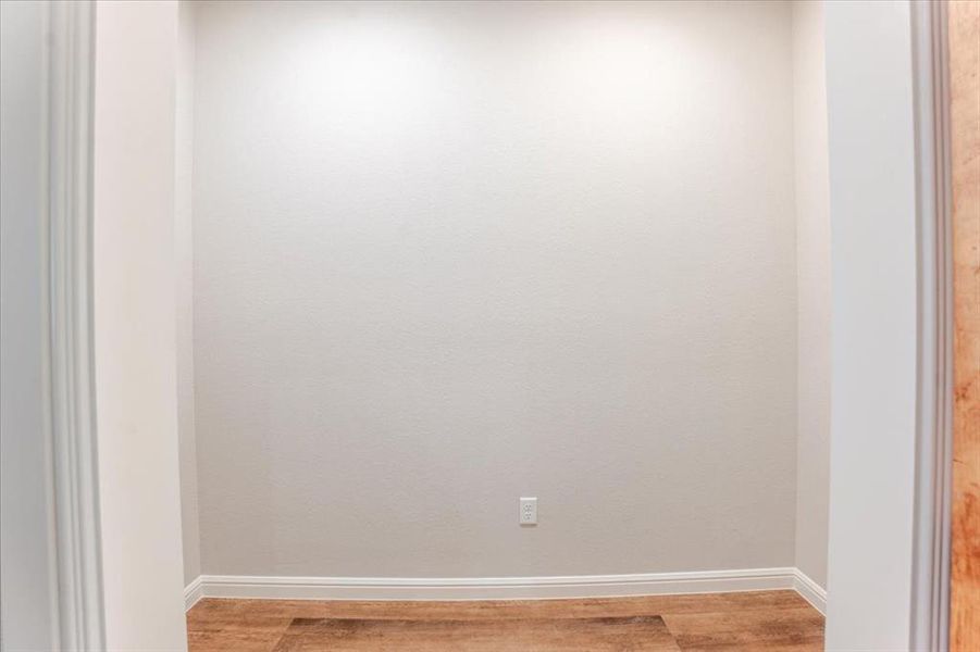 Spacious, unfurnished interior of a new home in , Tolar (Image 14).