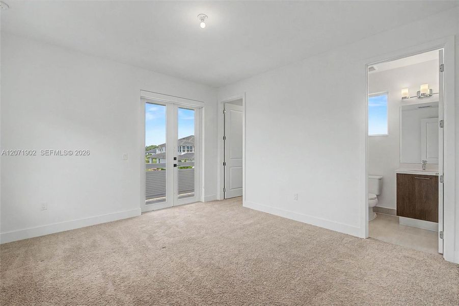Spacious, unfurnished interior of a new home in , Davie (Image 35).
