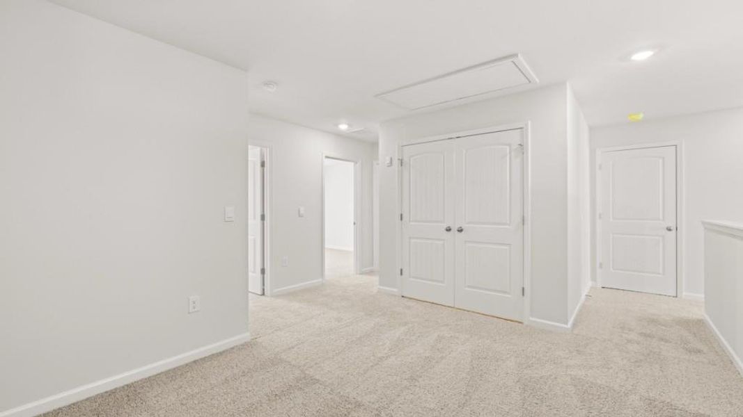 Spacious, unfurnished interior of a new home in Falcon Landing, Gainesville (Image 24).