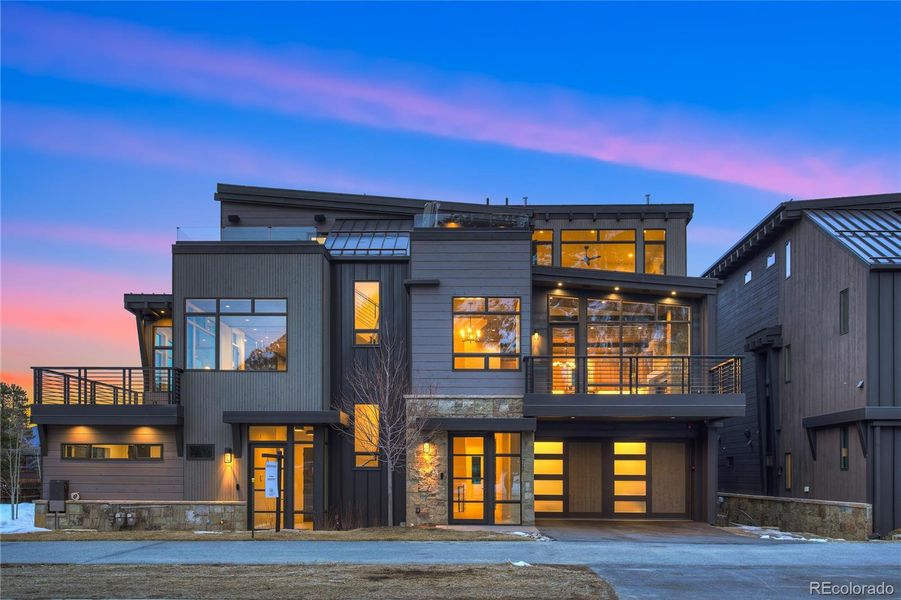 Condo located in Frisco, CO showcasing its design and architecture (Image 5).