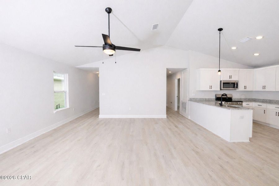 Spacious, unfurnished interior of a new home in Fox Glenn, Panama City (Image 9). Spacious, unfurnished interior of a new home in Fox Glenn, Panama City (Image 9).