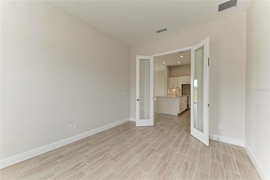 Spacious, unfurnished interior of a new home in Mirada, San Antonio (Image 20).