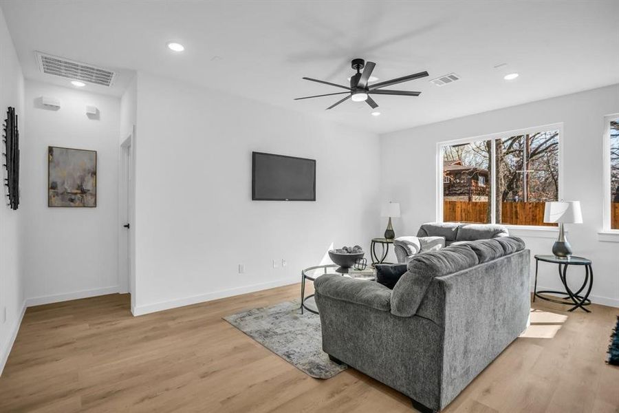 Furnished interior view inside a new home in , Gun Barrel City (Image 6).