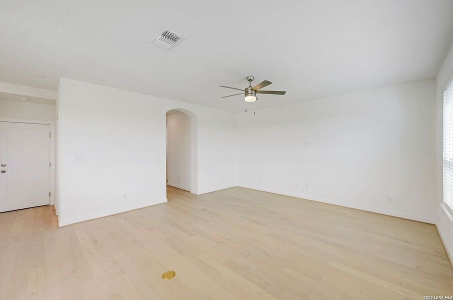 Spacious, unfurnished interior of a new home in Legacy at Lake Dunlap, New Braunfels (Image 27).