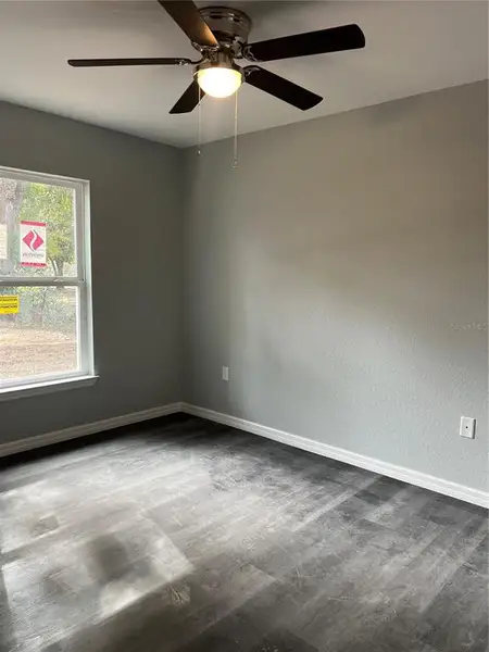 Spacious, unfurnished interior of a new home in , Ocala (Image 4).