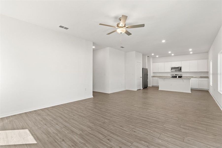 Spacious, unfurnished interior of a new home in Peach Crossings, Winter Haven (Image 15).