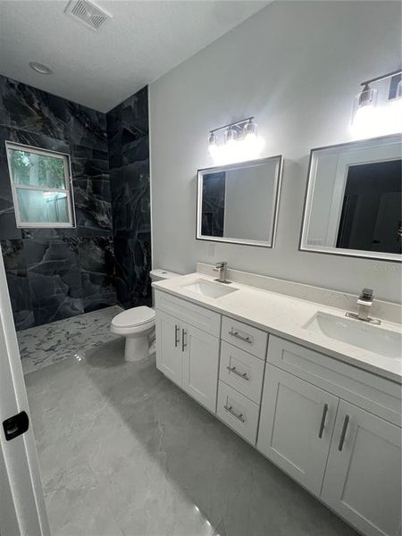 Furnished interior view inside a new home in , Orlando (Image 9).