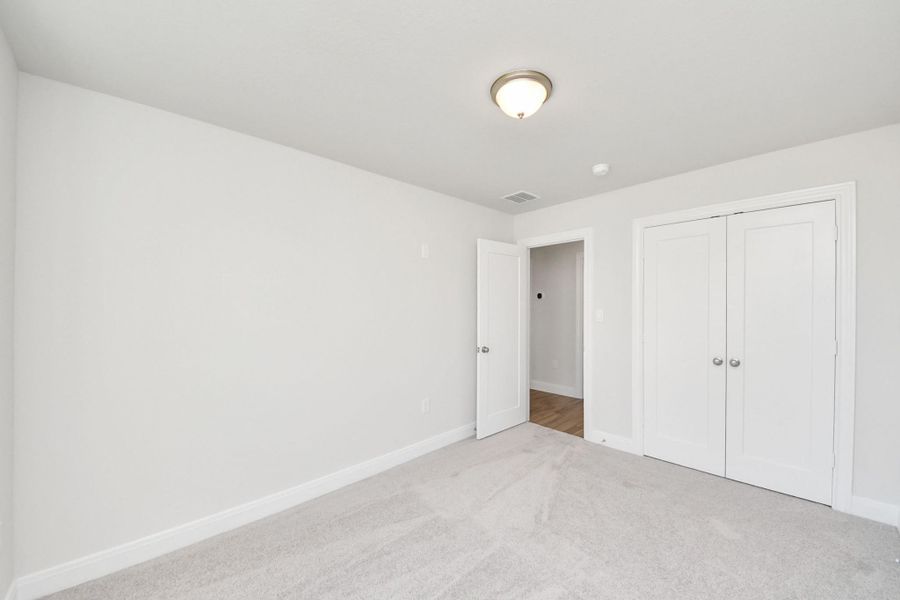 Spacious, unfurnished interior of a new home in Grand Oaks Reserve, Cleveland (Image 24).