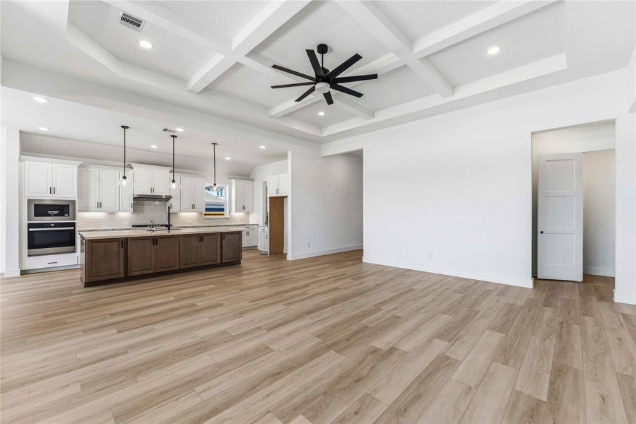 Spacious, unfurnished interior of a new home in Valencia, Manvel (Image 22).