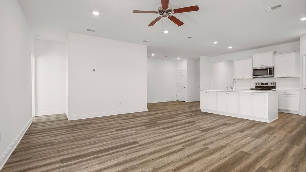 Representative unfurnished interior of a home built from the Riverside by D.R. Horton in Owl's Head Farms, Freeport (Image 20). Representative unfurnished interior of a home built from the Riverside by D.R. Horton in Owl's Head Farms, Freeport (Image 20).