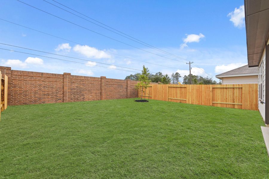 Exterior details and patio area of a home in Presswoods, Splendora (Image 3).