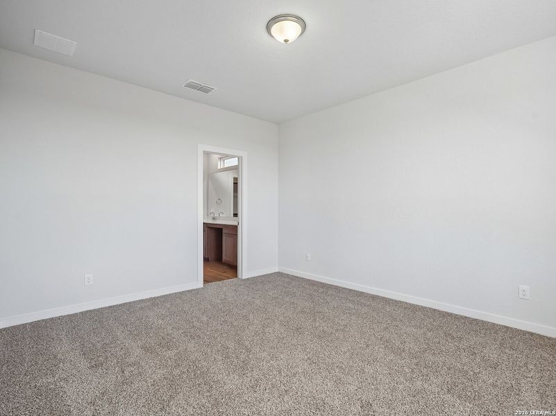 Spacious, unfurnished interior of a new home in Talley Fields, San Antonio (Image 23).
