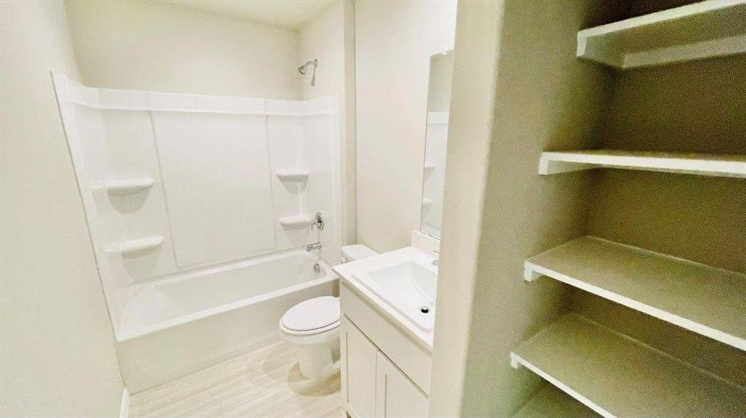 Image 14 of a home in Sunnycreek. Image 14 of a home in Sunnycreek.