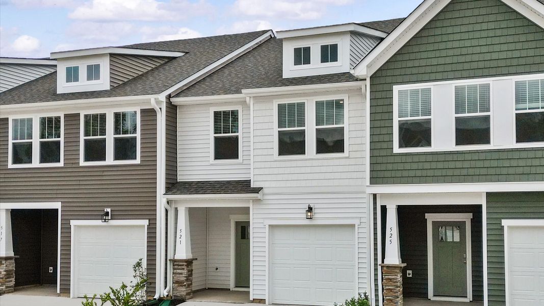 Front exterior of a new home in Ransdell Pointe, Spartanburg, SC, highlighting curb appeal (Image 20).