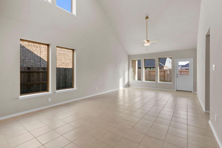 Spacious, unfurnished interior of a new home in The Trails, New Caney (Image 14).
