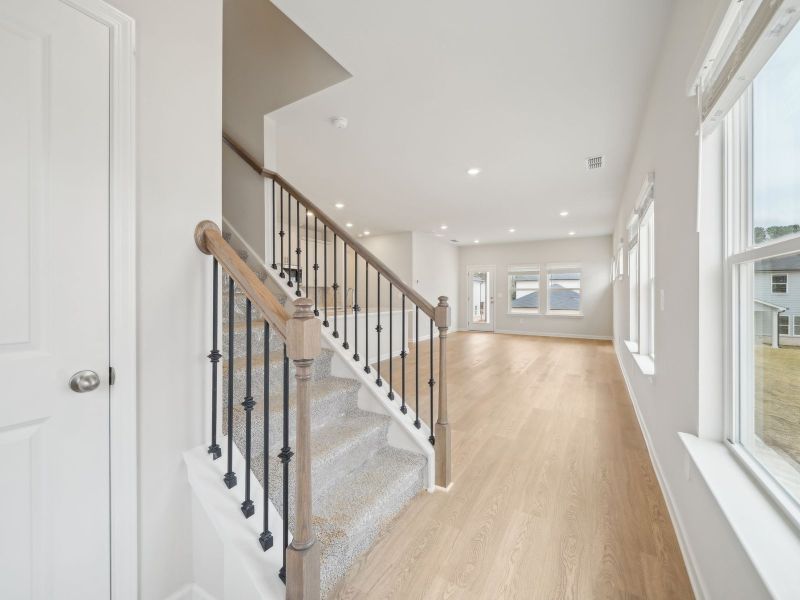 Spacious, unfurnished interior of a new home in Hawthorne Station, College Park (Image 10).