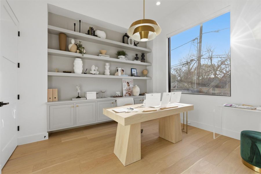 Furnished interior view inside a new home in , Bellaire (Image 41).
