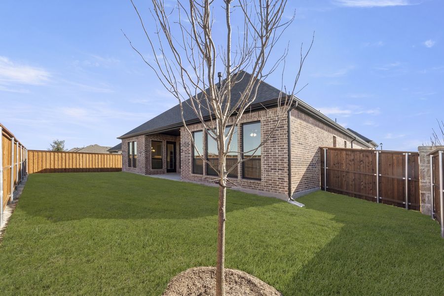 Exterior details and patio area of a home in Nelson Lake Estates, Rockwall (Image 23).