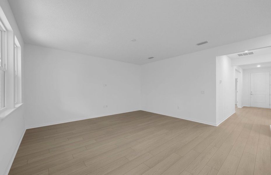 Spacious, unfurnished interior of a new home in Hyland Trail, Green Cove Springs (Image 14).