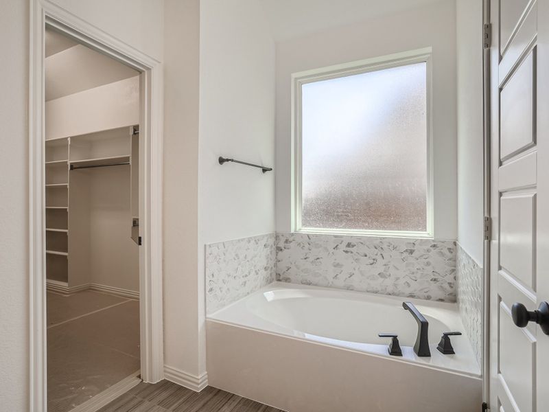 Plan 1688 Main Bathroom Representative Image